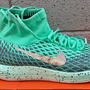 NWT WOMEN'S NIKE LUNAREPIC FLYKNIT SIZE 11